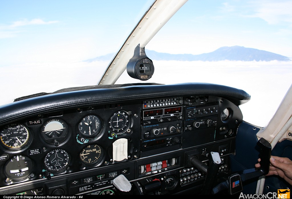 TI-AJG - Piper PA-28-181 Cherokee Archer II - ECDEA - Escuela Costarricense de Aviación