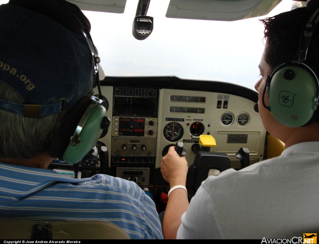 TI-ALT - Cessna 182 Skylane II - Privado