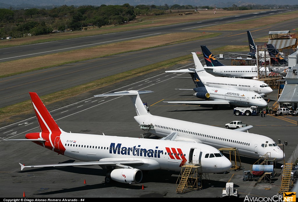 EI-TAF - Airbus A320-233 - Martinair