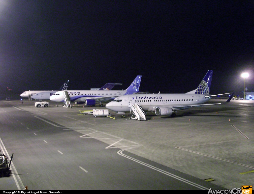 N16617 - Boeing 737-524 - Continental Airlines