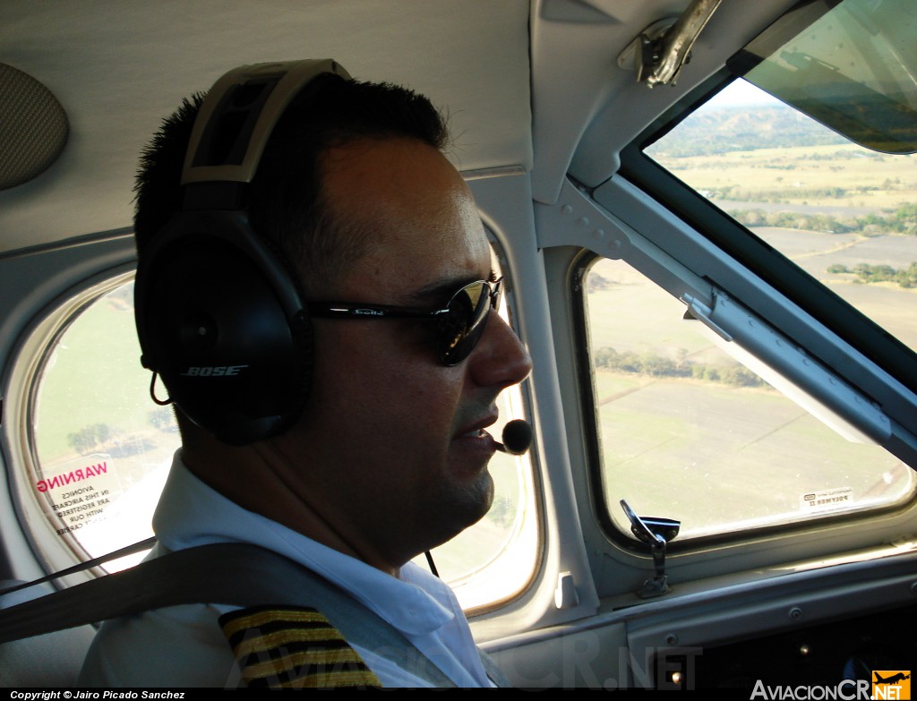 TI-AZO - Beechcraft E90 King Air - Aerobell