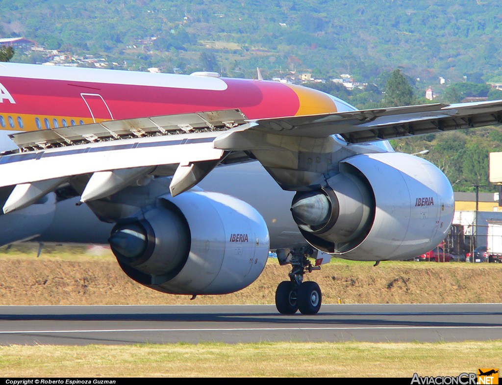 EC-JNQ - Airbus A340-642 - Iberia