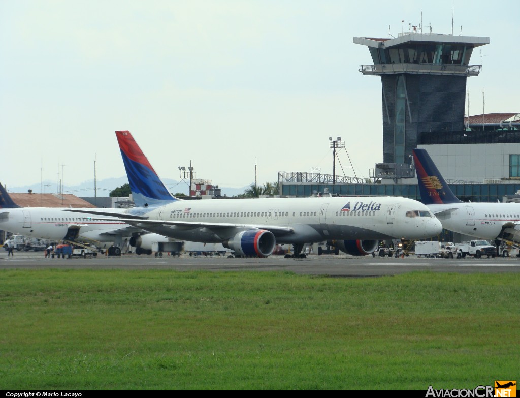 N671DN - Boeing 757-232 - Delta Air Lines