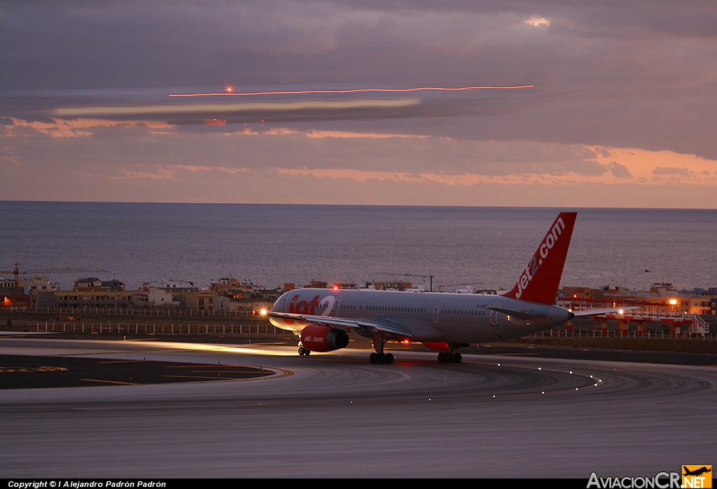 G-LSAA - Boeing 757-236 - Jet2.com