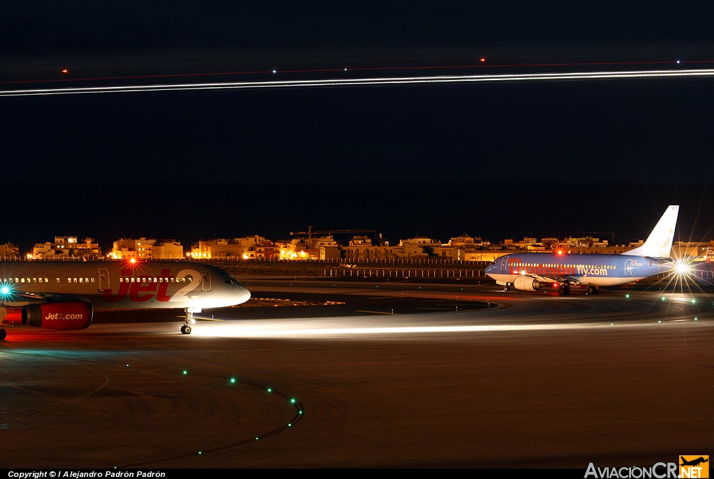 G-THOH - Boeing 737-31S - Thomsonfly
