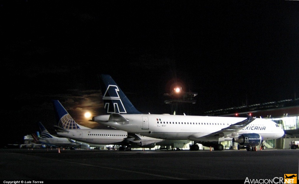 XA-MXF - Airbus A320-214 - Mexicana