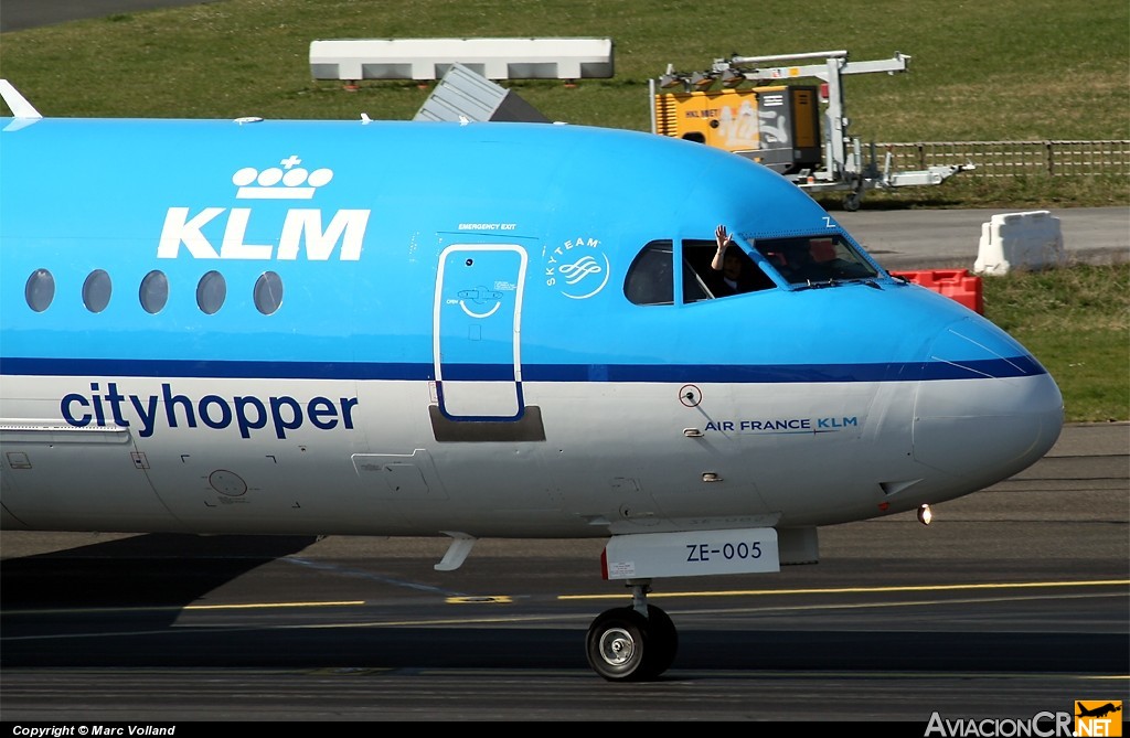 PH-KZE - Fokker 70 - KLM - Royal Dutch Airlines