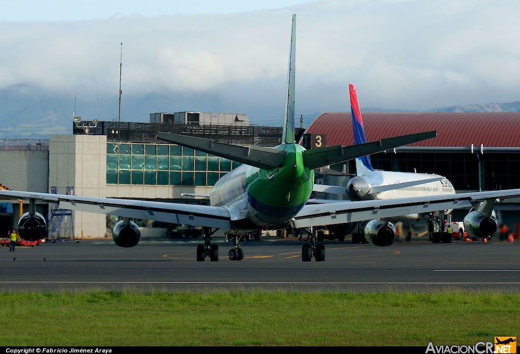 HP-441WAP - Douglas DC-8-63(CF) - Arrow Air