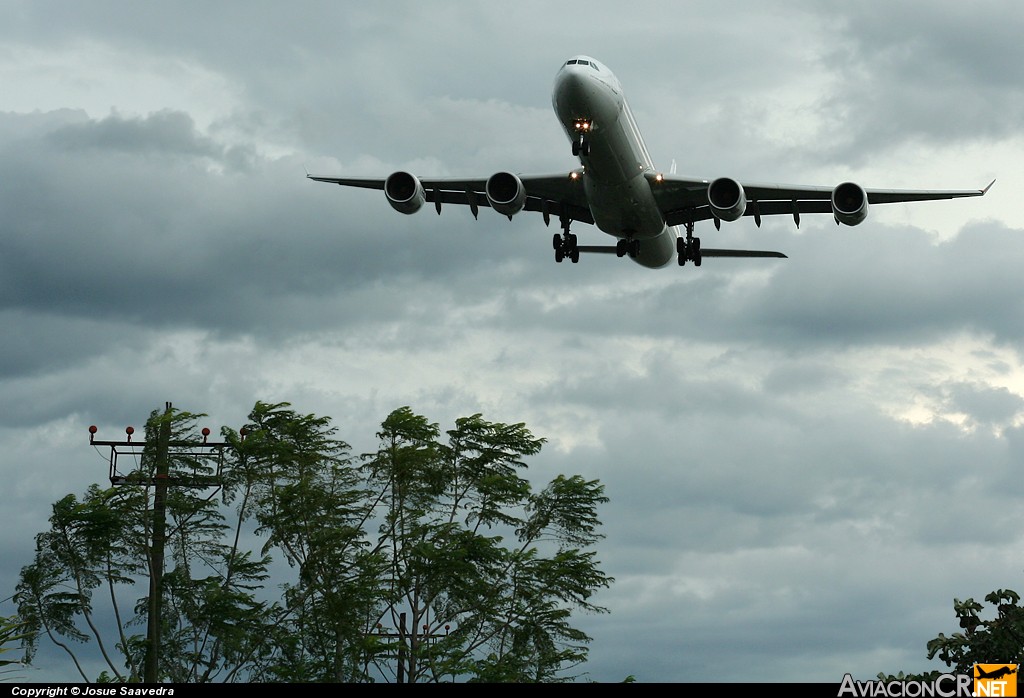 EC-JLE - Airbus A340-642 - Iberia