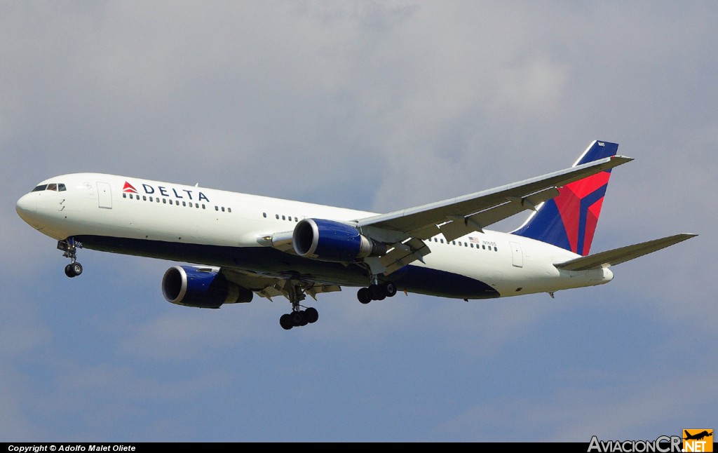 N1605 - Boeing 767-322/ER - Delta Airlines
