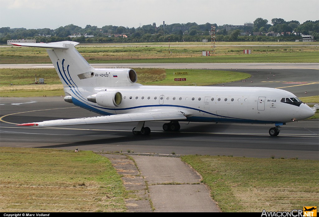 RA-42423 - Yakovlev Yak-42D - Centre - Avia