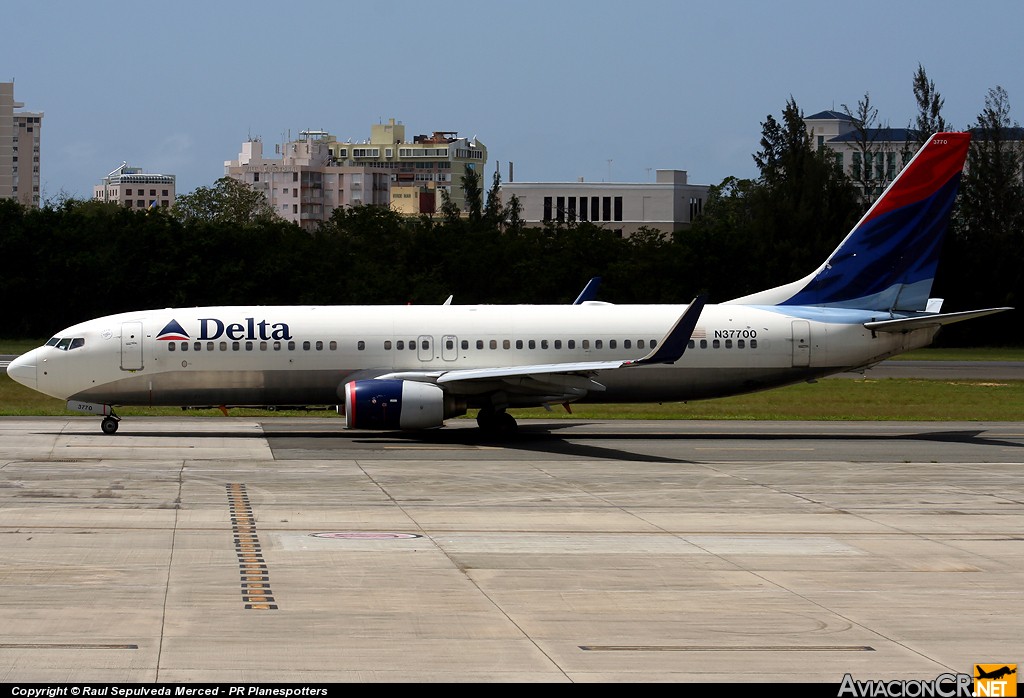 N37700 - Boeing 737-832 - Delta Airlines