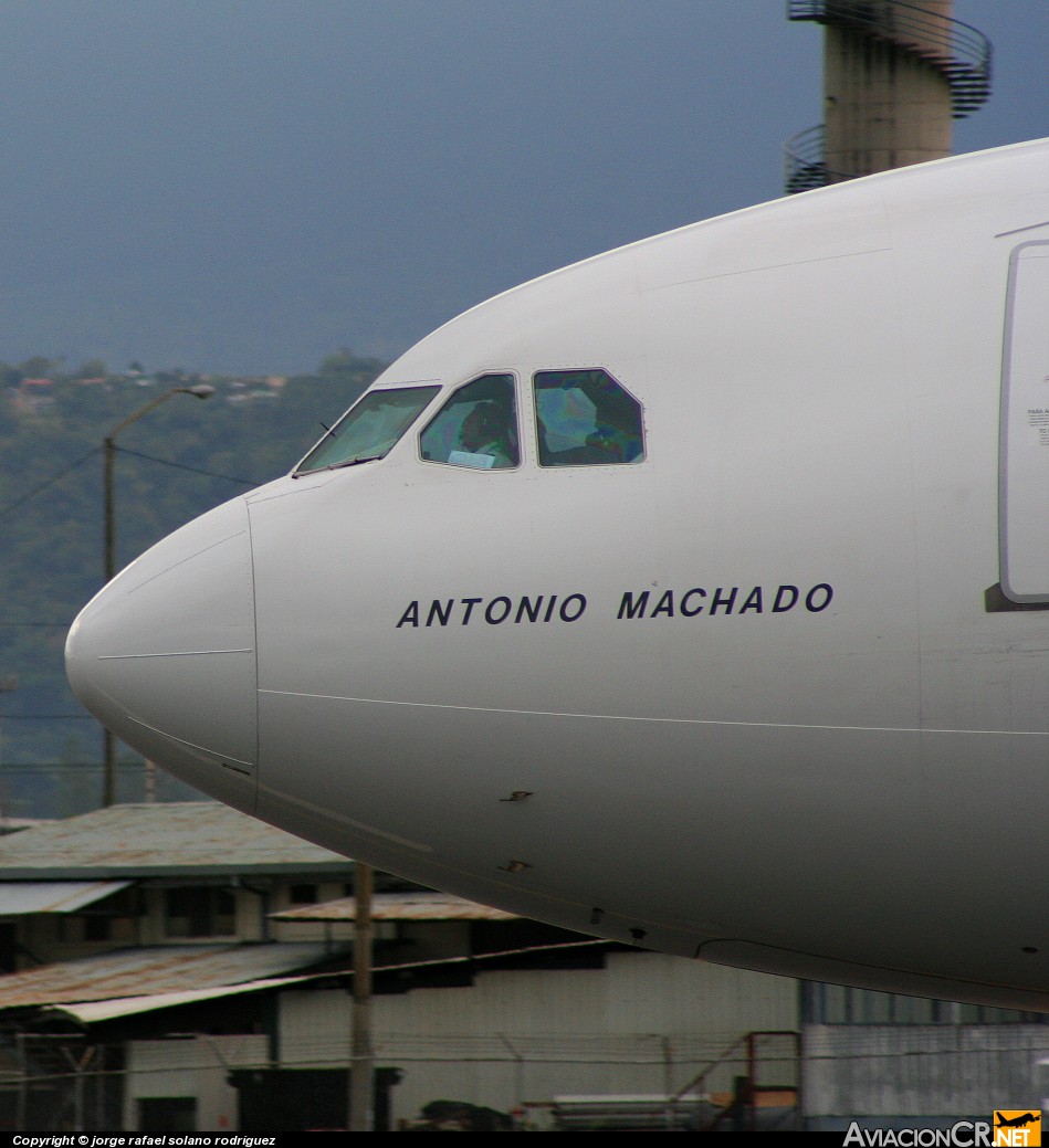 EC-JNQ - Airbus A340-642 - Iberia