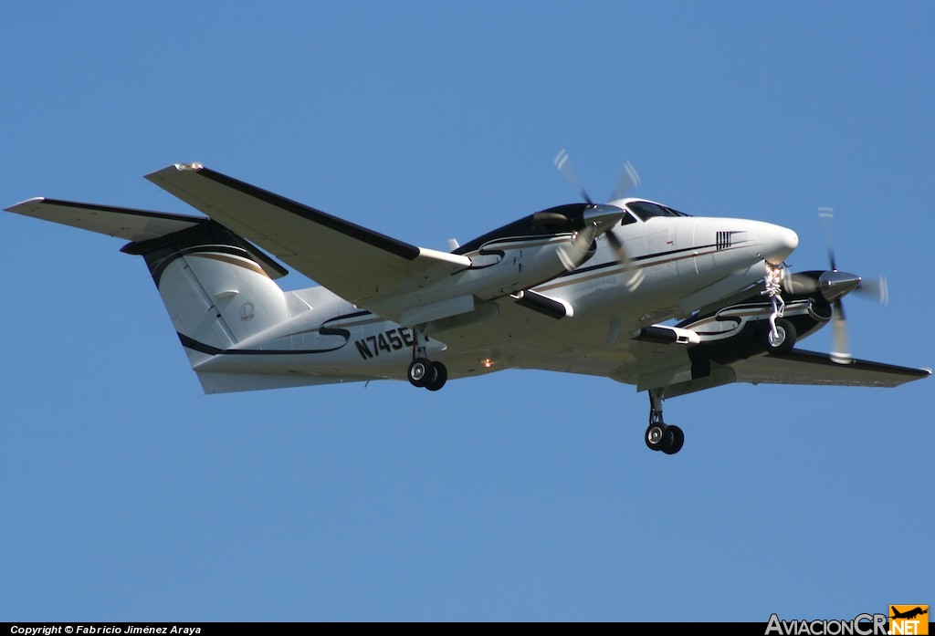 N745EA - Beechcraft Super King Air B200 - Privado