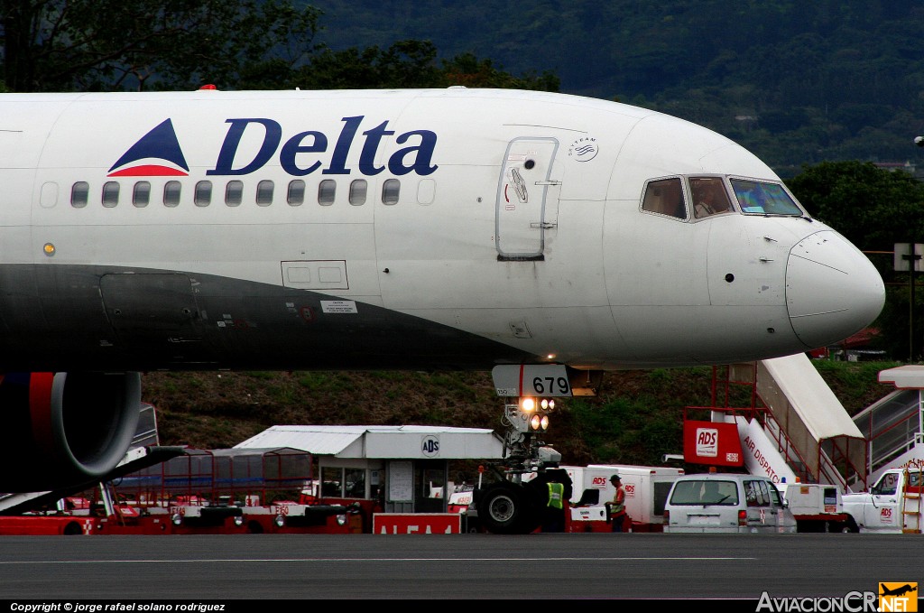 N679DA - Boeing 757-232 - Delta Air Lines