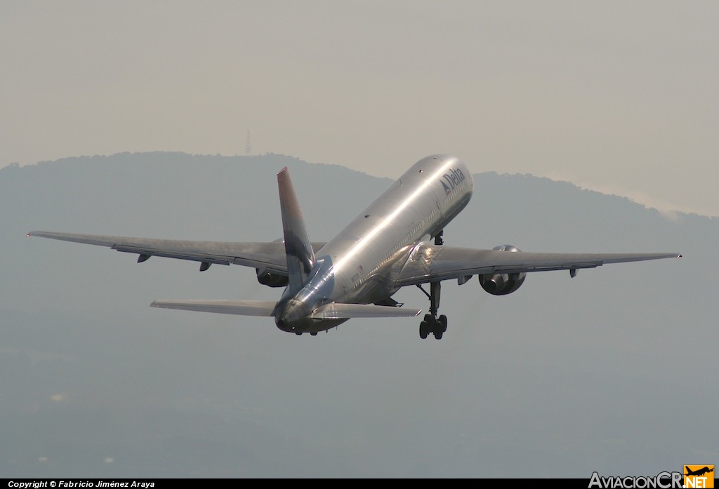 N670DN - Boeing 757-232 - Delta Air Lines