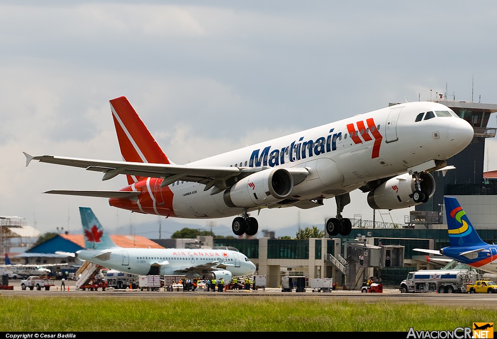 EI-TAF - Airbus A320-233 - Martinair
