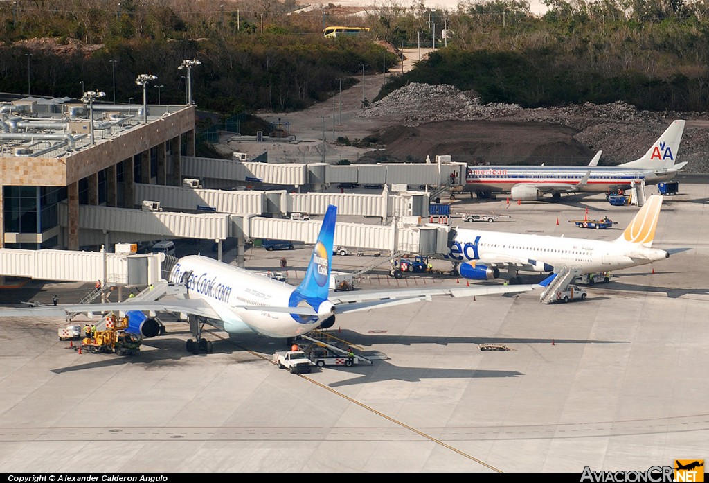 N402UA - Airbus A320-232 - TED
