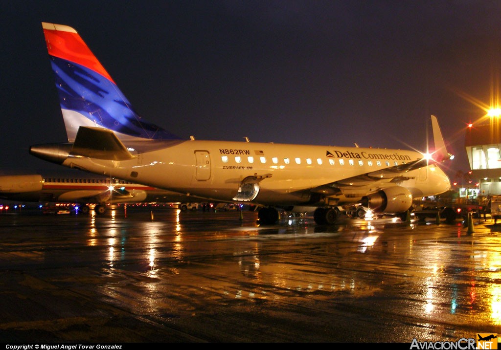N862RW - Embraer ERJ-170-100SE - Delta Connection (Shuttle America)