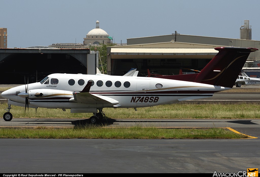 N748SB - Beechcraft B300 King Air 350 - Privado