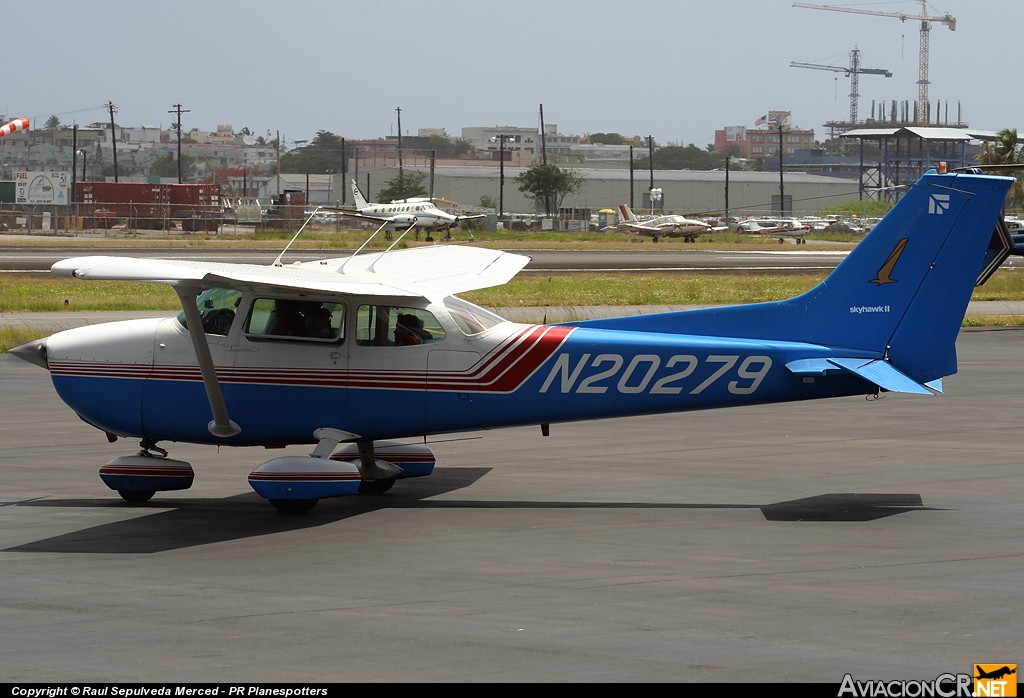 N20279 - Cessna 172M - Privado
