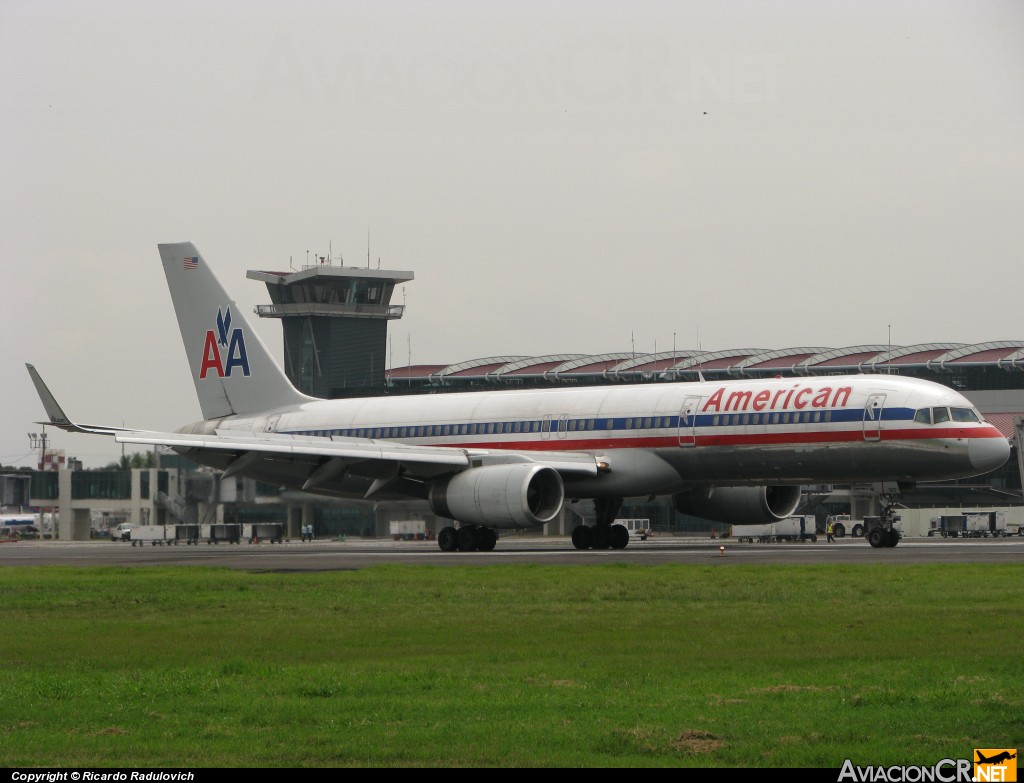 N658AA - Boeing 757-223 - American Airlines