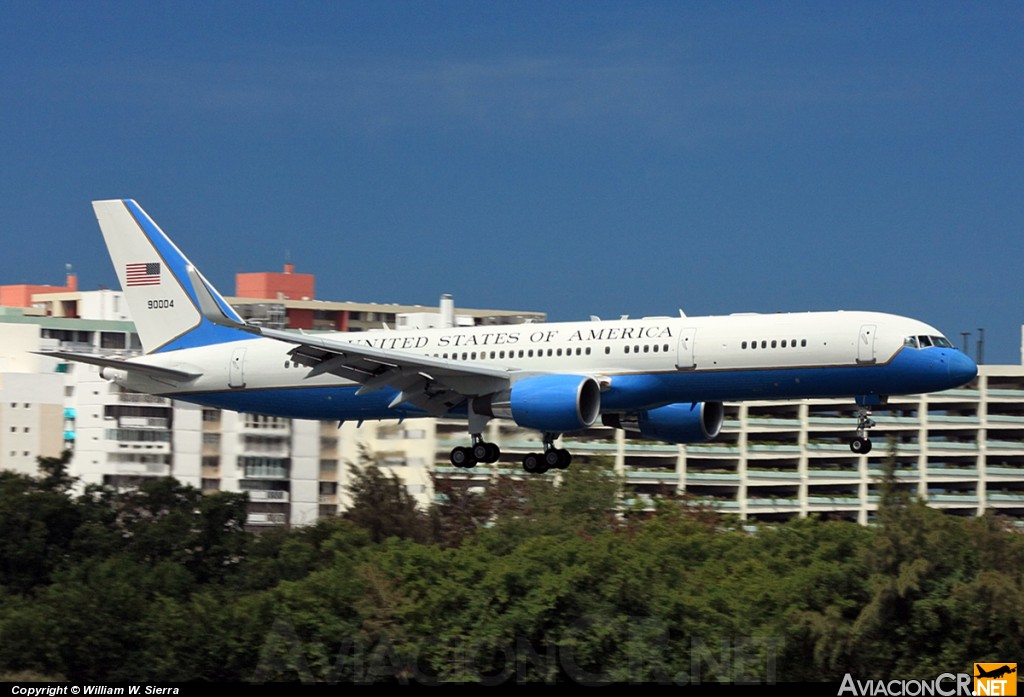 99-0004 - Boeing C-32A - USAF - Fuerza Aerea de EE.UU