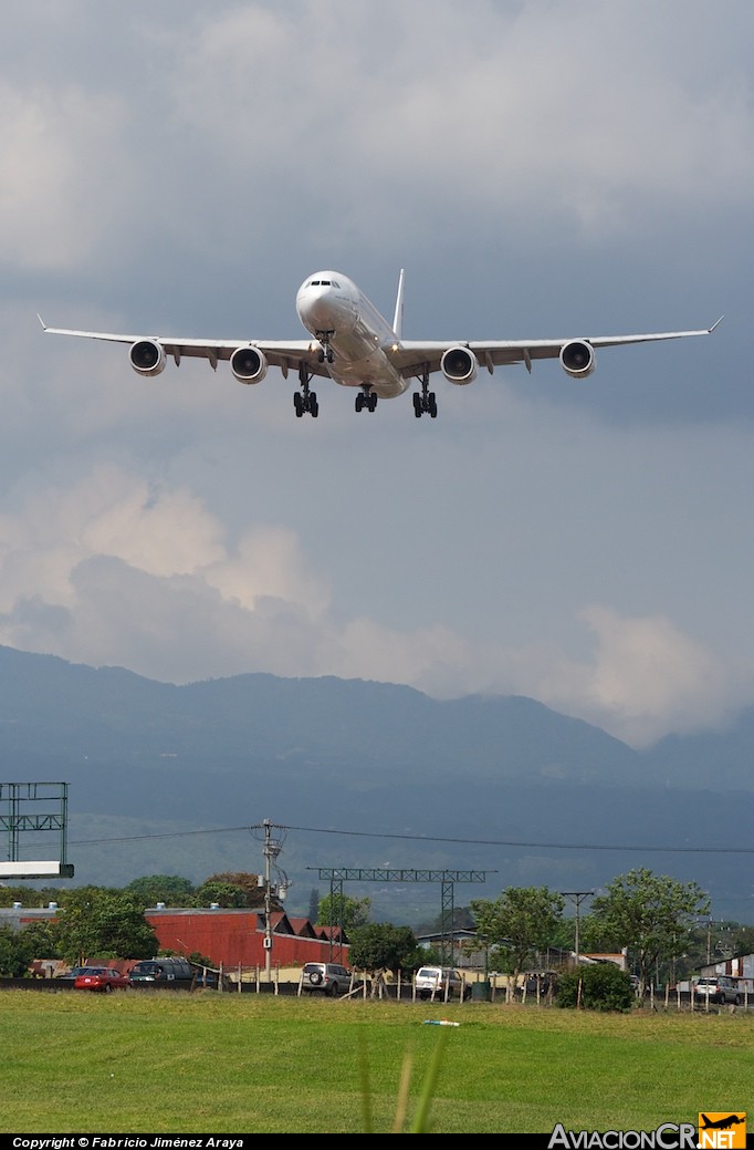 EC-IZX - Airbus A340-642 - Iberia