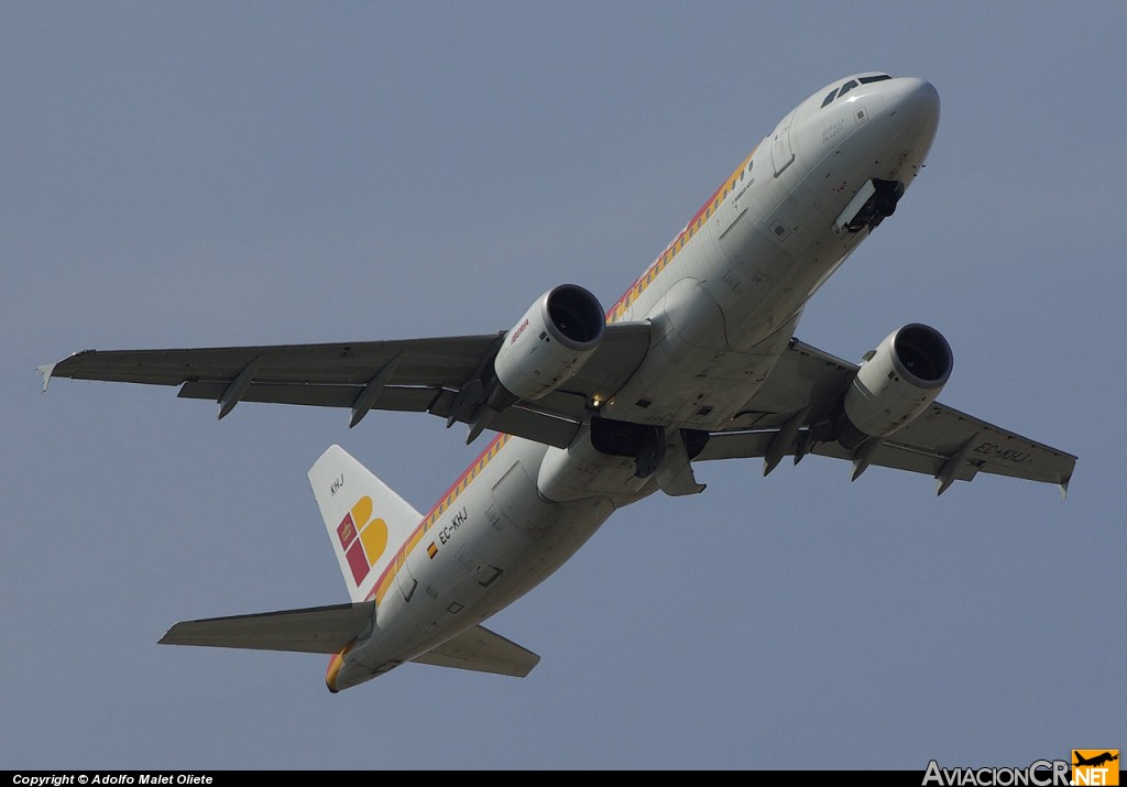 EC-KHJ - Airbus A320-214 - Iberia