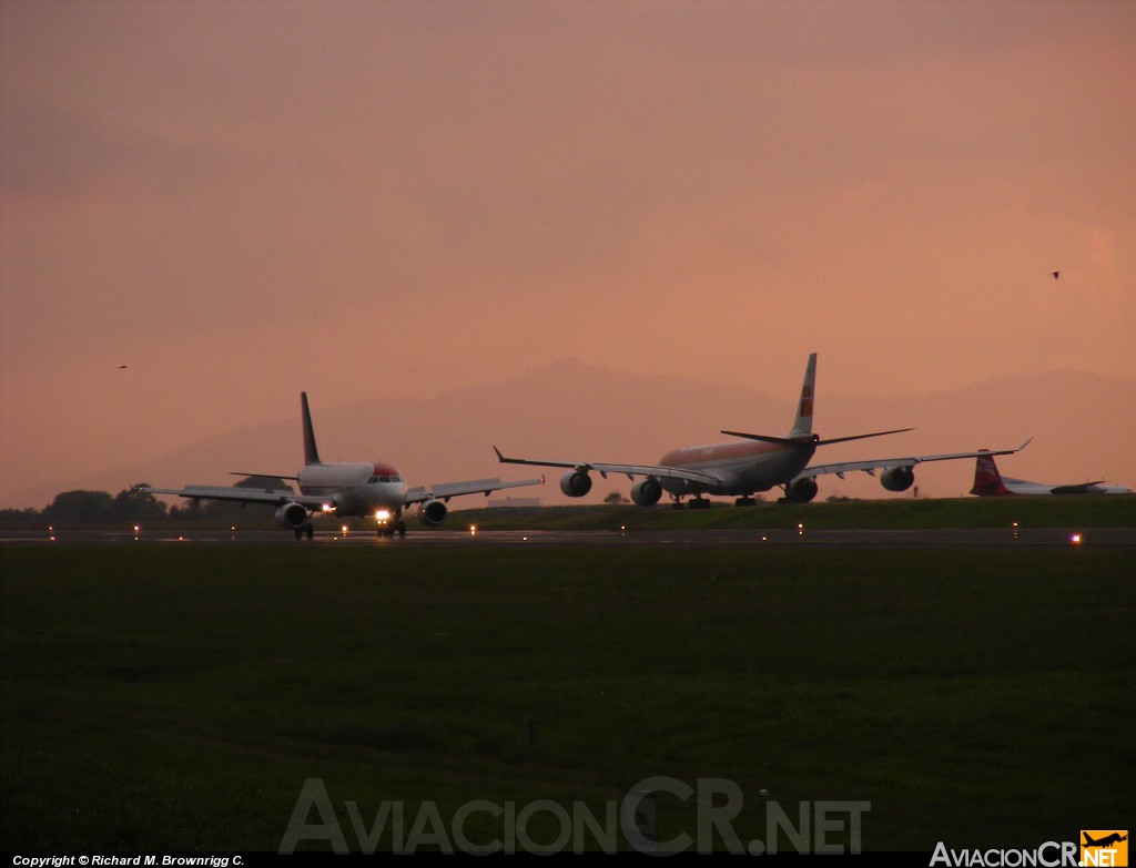 EC-IZX - Airbus A340-642 - Iberia