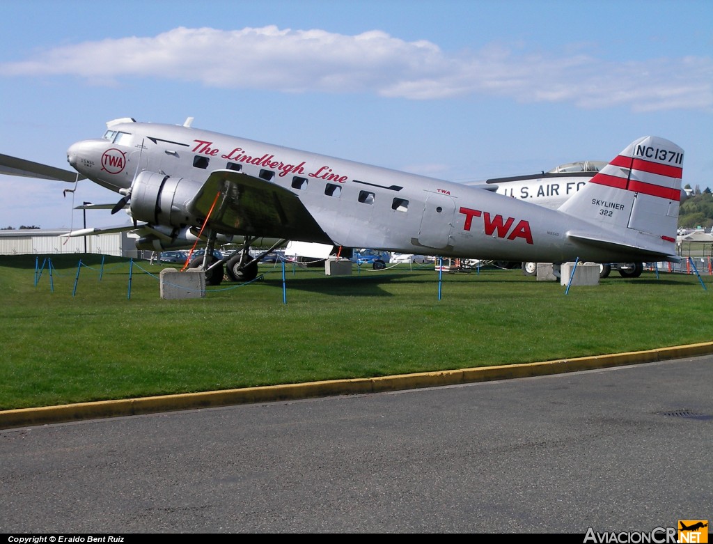 NC13711 - Douglas DC-2-118B - Trans World Airlines (TWA)