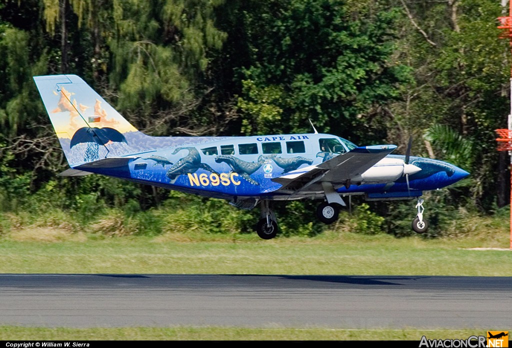 N69SC - Cessna 402C - Cape Air