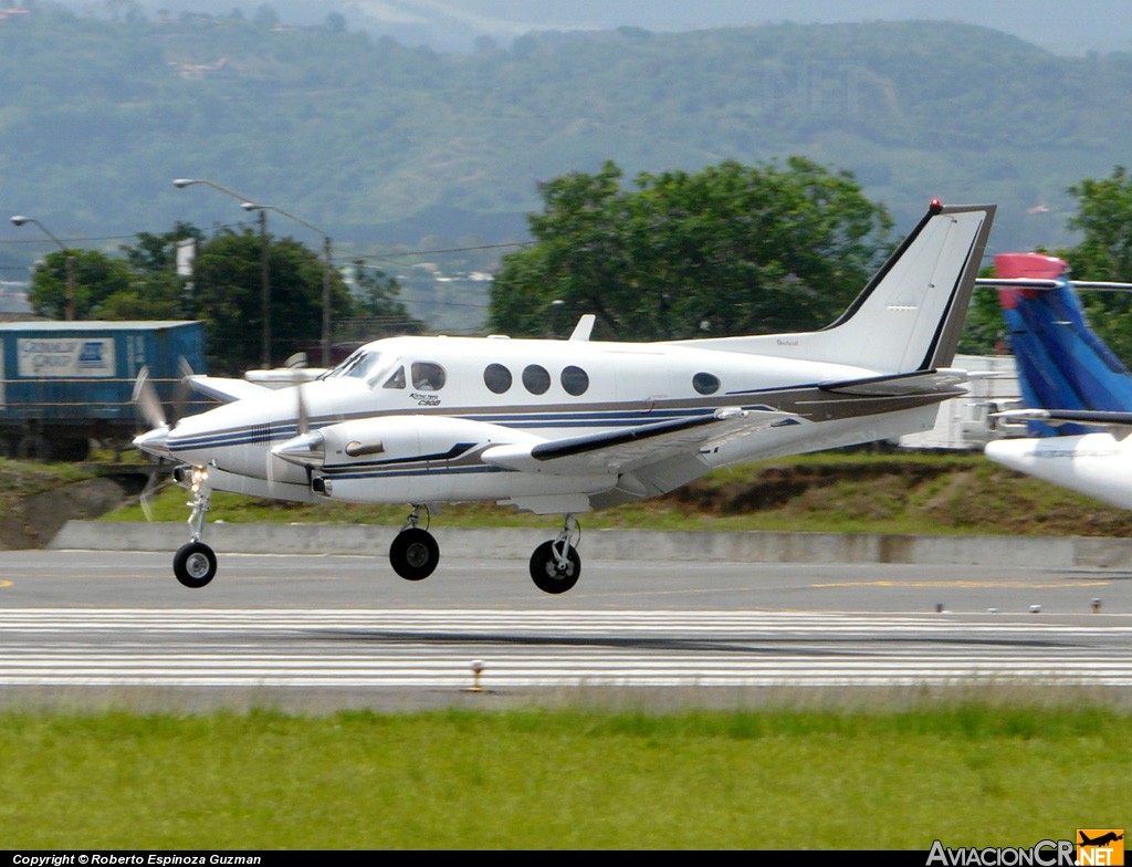 TI-AZI - Beechcraft 90 King Air - Privado