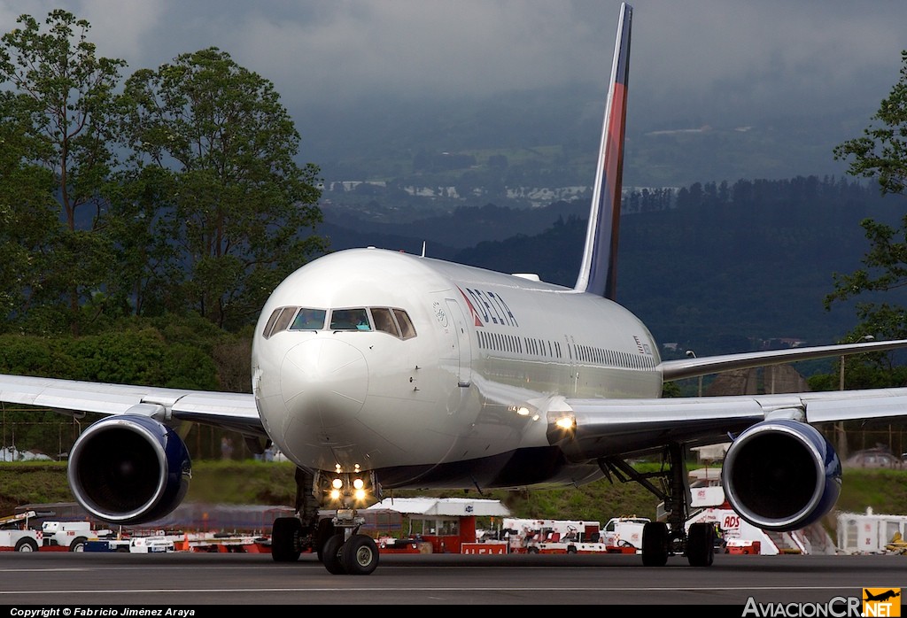 N135DL - Boeing 767-332 - Delta Air Lines
