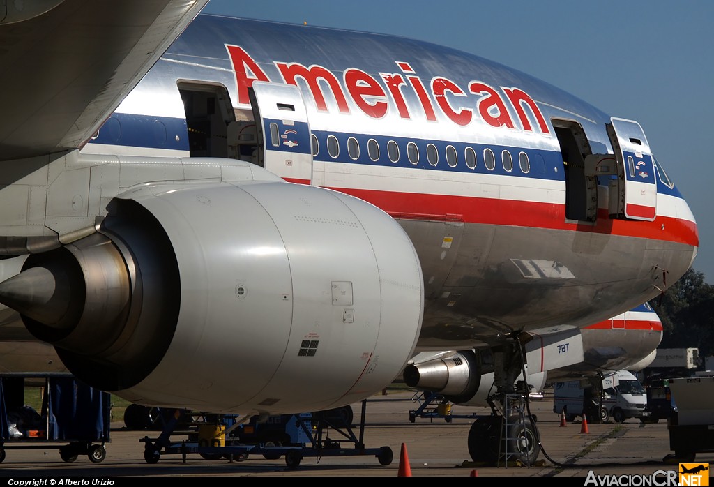 N758AN - Boeing 777-223/ER - American Airlines