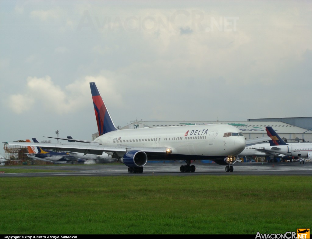 N135DL - Boeing 767-332 - Delta Air Lines