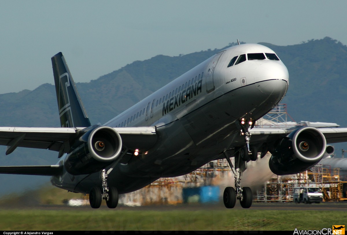 F-OHMG - Airbus A320-231 - Mexicana