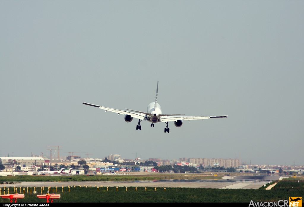 EC-HDS - Boeing 757-256 - Privilege Style