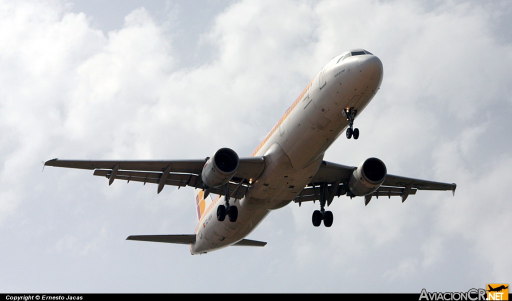 EC-HUH - Airbus A321-211 - Iberia