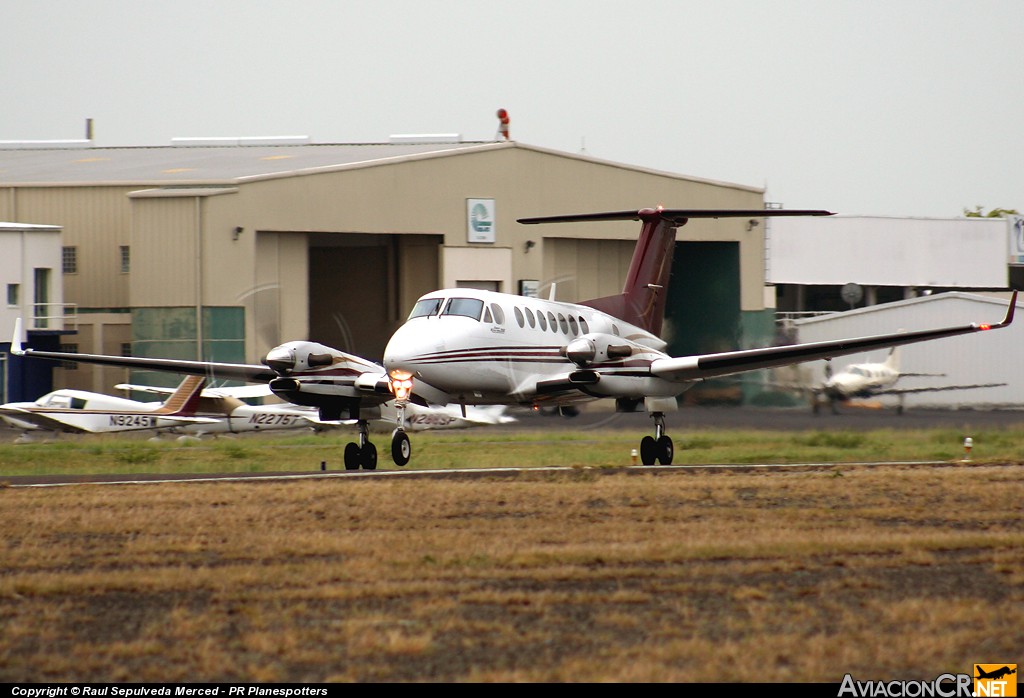 N748SB - Beechcraft B300 King Air 350 - Privado