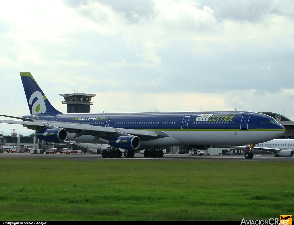 EC-KCF - Airbus A340-311 - Air Comet
