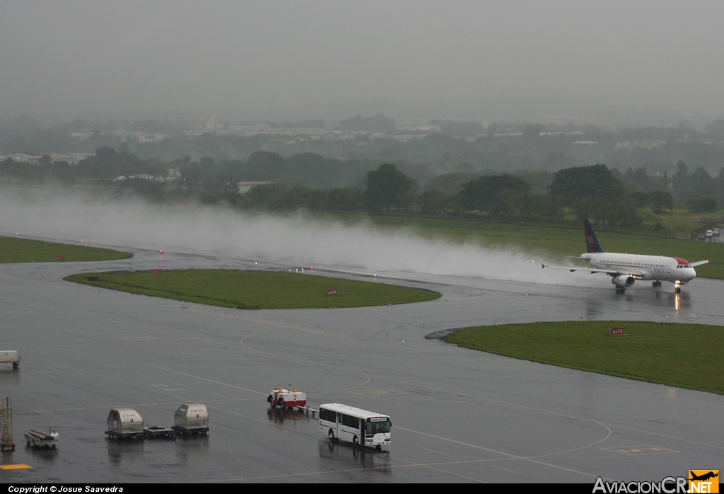 N491TA - Airbus A320-233 - TACA