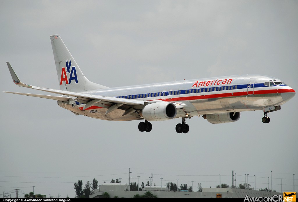 N952AA - Boeing 737 - American Airlines