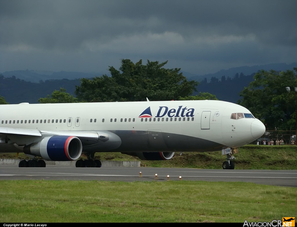 N136DL - Boeing 767-332 - Delta Air Lines