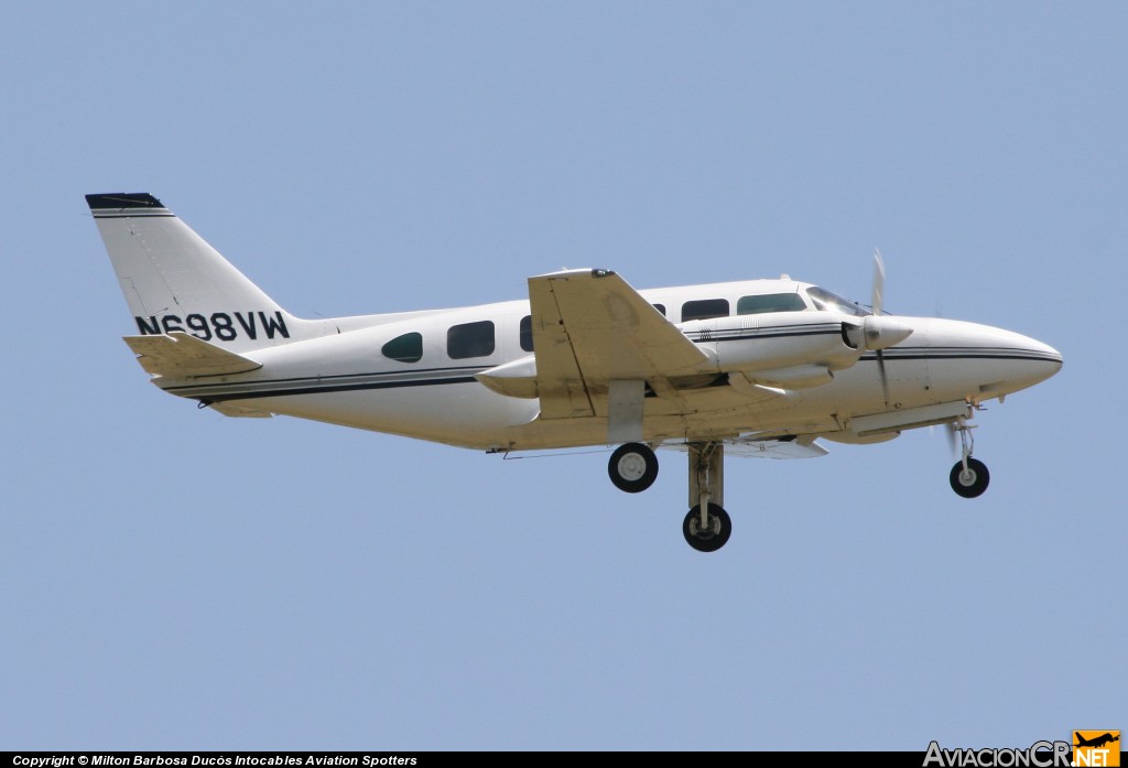 N698VW - Piper PA-31-350 Navajo Chieftain - Privado