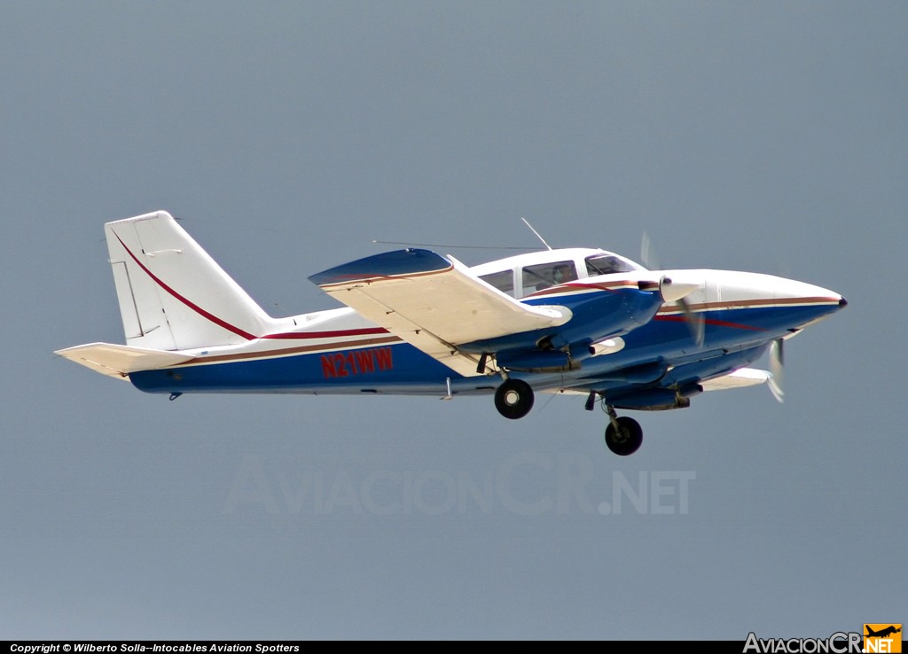 N21WW - Piper PA-23-250 Aztec - air america/air culebra