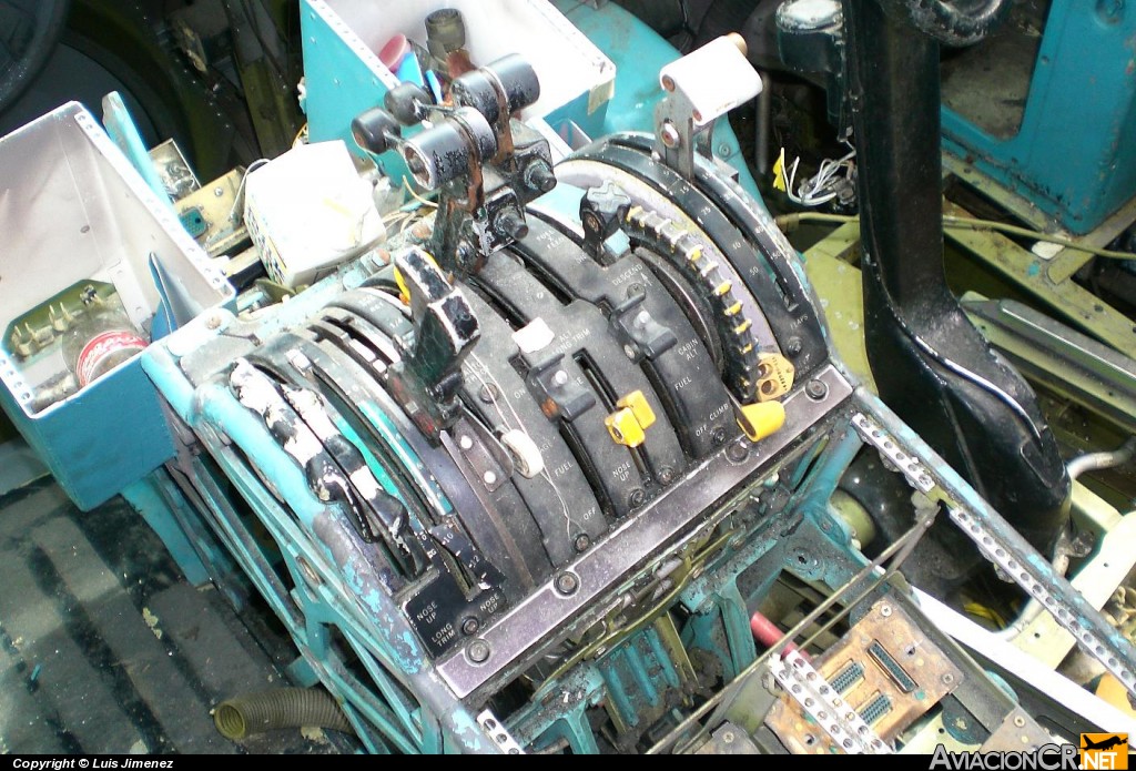 YV-32C - McDonnell Douglas MD-80 (DC-9-80) - Aeropostal