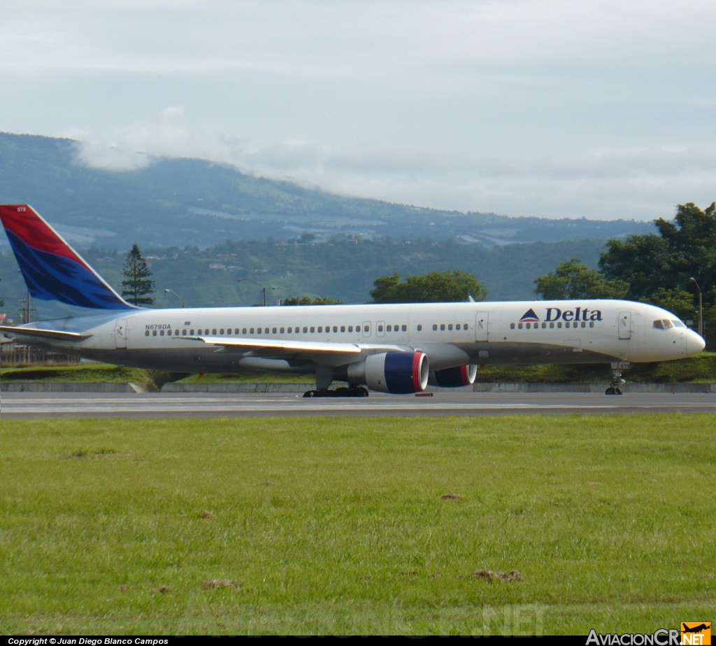 N679DA - Boeing 757-232 - Delta Air Lines