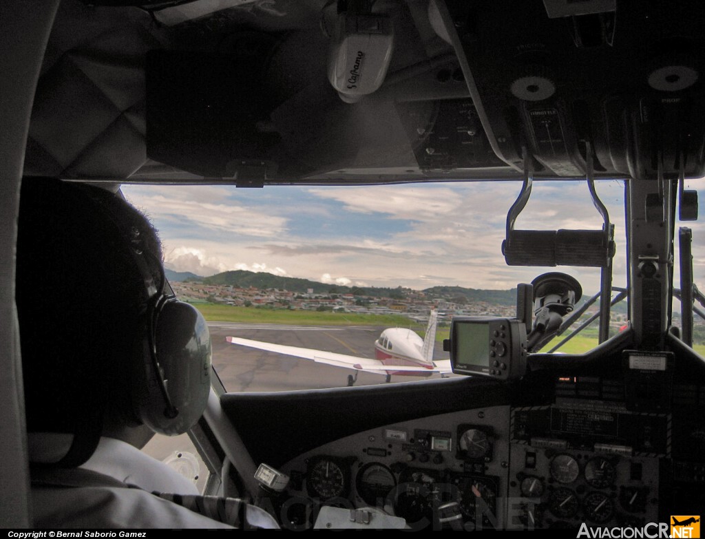 TI-AZD - De Havilland Canada DHC-6-300 Twin Otter - Nature Air