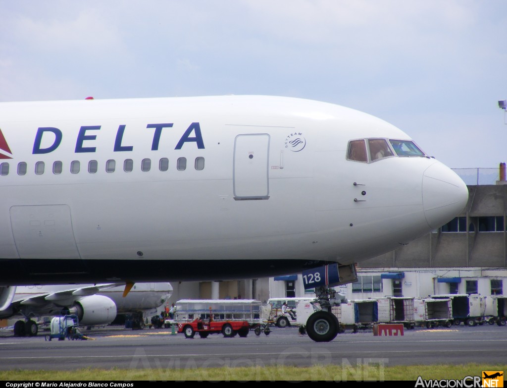 N128DL - Boeing 767-332 - Delta Air Lines